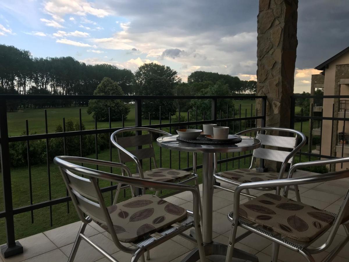 Lili Apartman Birdland Buekfuerdo Bagian luar foto